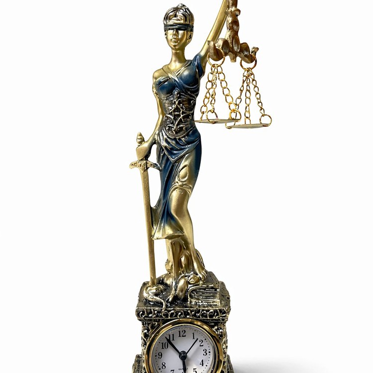 26x7 cm Polyester Saatli Adalet Figürü