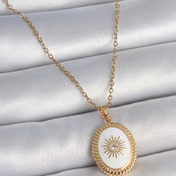 316L Çelik Gold Renk Zincir Beyaz Mineli Güneş İşlemeli Zirkon Taş Detaylı Madalyon Model Kadın Kolye