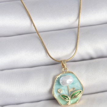 316L Çelik Gold Renk Zincir Mavi Çiçek İşlemeli İnci İşlemeli Portre Model Kadın Kolye