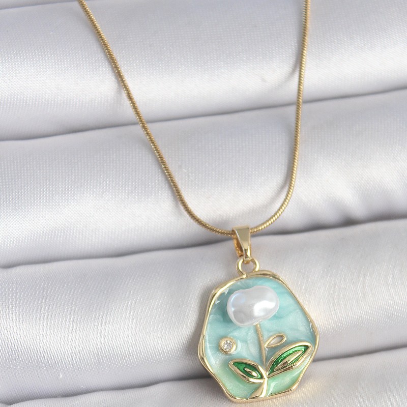 316L Çelik Gold Renk Zincir Mavi Çiçek İşlemeli İnci İşlemeli Portre Model Kadın Kolye