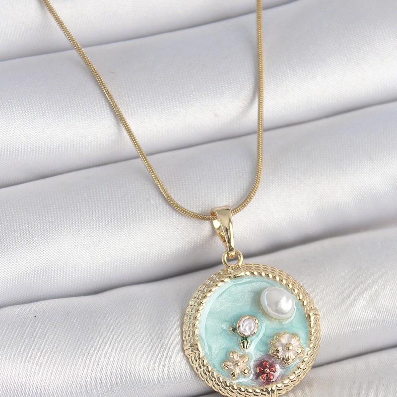 316L Çelik Gold Renk Zincir Mavi Mineli İnci Çiçek İşlemeli Zirkon Taş Detaylı Madalyon Model Kadın Kolye