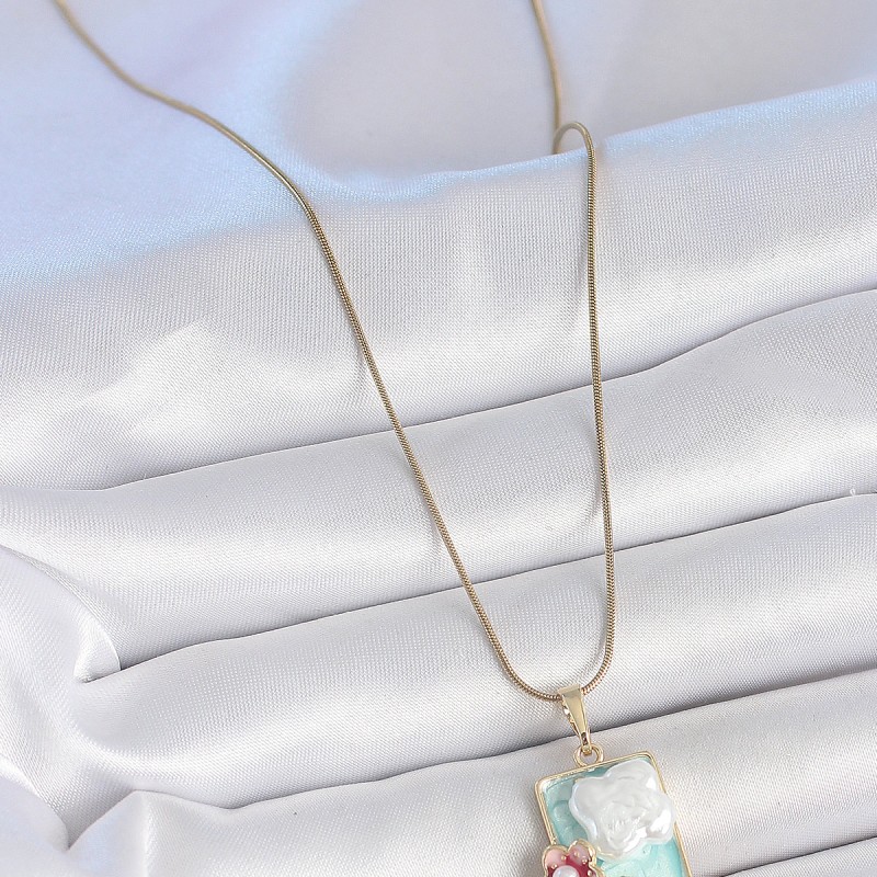 316L Çelik Gold Renk Zincir Mavi Mineli İncili Çiçek İşlemeli Portre Model Kadın Kolye