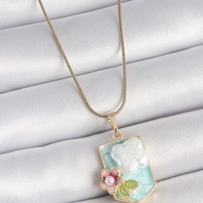 316L Çelik Gold Renk Zincir Mavi Mineli İncili Çiçek İşlemeli Portre Model Kadın Kolye