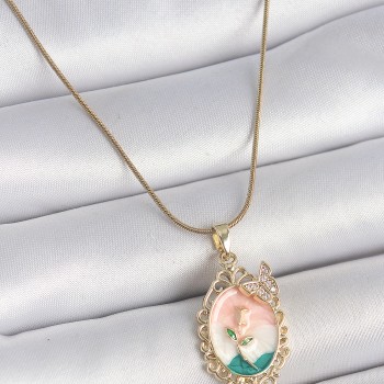 316L Çelik Gold Renk Zincir Mix Renk Çiçek İşlemeli Zirkon Taş Detaylı Portre Model Kadın Kolye