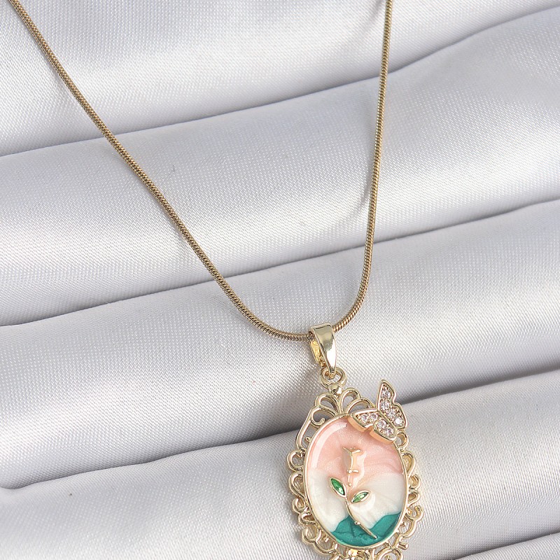 316L Çelik Gold Renk Zincir Mix Renk Çiçek İşlemeli Zirkon Taş Detaylı Portre Model Kadın Kolye