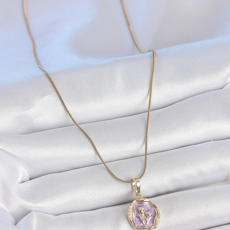 316L Çelik Gold Renk Zincir Mor Mineli Çiçek İşlemeli Portre Model Kadın Kolye