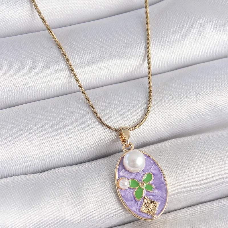 316L Çelik Gold Renk Zincir Mor Mineli Oval İncili Çiçek İşlemeli Portre Model Kadın Kolye