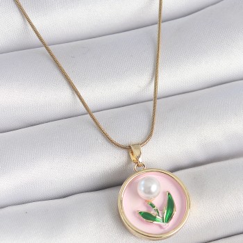 316L Çelik Gold Renk Zincir Pembe Mineli İncili Çiçek İşlemeli Portre Model Kadın Kolye