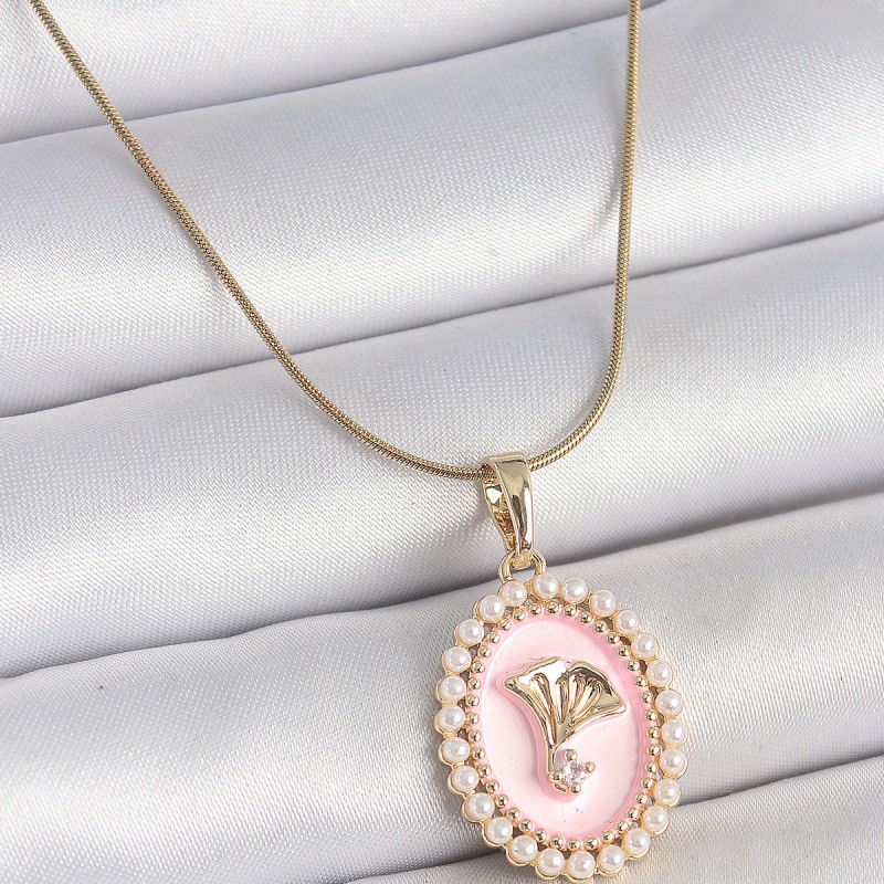 316L Çelik Gold Renk Zincir Pembe Mineli İncli Zirkon Taşlı Çiçek İşlemeli Portre Model Kadın Kolye