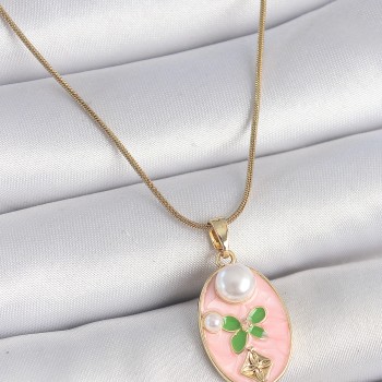 316L Çelik Gold Renk Zincir Pembe Mineli Oval İncili Çiçek İşlemeli Portre Model Kadın Kolye