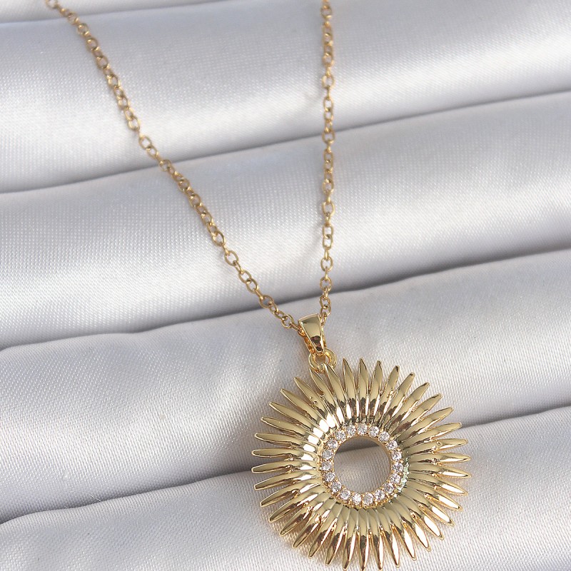 316L Çelik Gold Renk Zincir Zirkon Taşlı Nova Yıldız Model Kadın Kolye