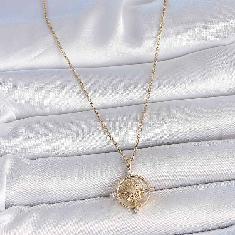 316L Çelik Gold Renk Zincir Zirkon Taşlı Pusula Model Kadın Kolye