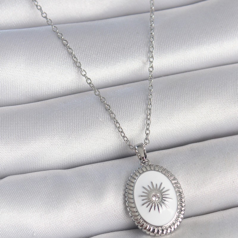 316L Çelik Gümüş Renk Beyaz Mineli Güneş İşlemeli Nazar Boncuk Detay Madalyon Model Kadın Kolye