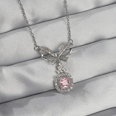 316L Çelik Gümüş Renk Fiyonk Detay Pembe Zirkon Taşlı Tektaş Kolye