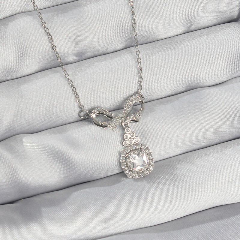 316L Çelik Gümüş Renk Fiyonk Detay Zirkon Taşlı Tektaş Kolye