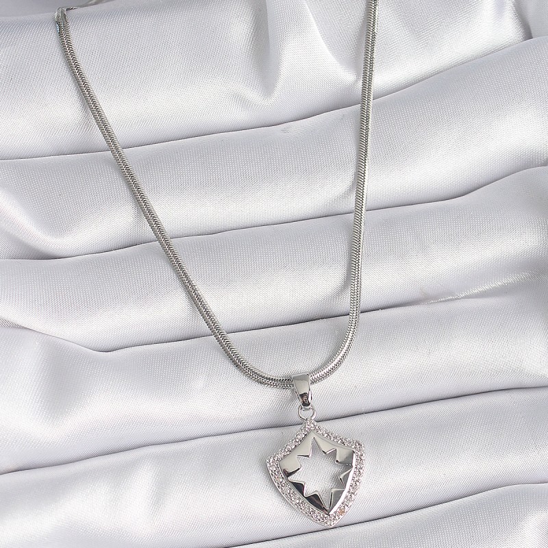 316L Çelik Gümüş Renk İtalyan Zincir Zirkon Taşlı Kutup Yıldızı İşleme Model Kadın Kolye