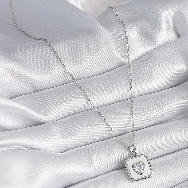 316L Çelik Gümüş Renk Kare Madalyon Kalp Zirkon Taş İşleme Kadın Kolye
