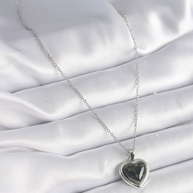 316L Çelik Gümüş Renk Yeşil Mineli Kalp Model Kadın Kolye