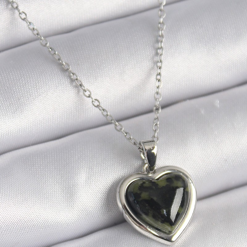 316L Çelik Gümüş Renk Yeşil Mineli Kalp Model Kadın Kolye