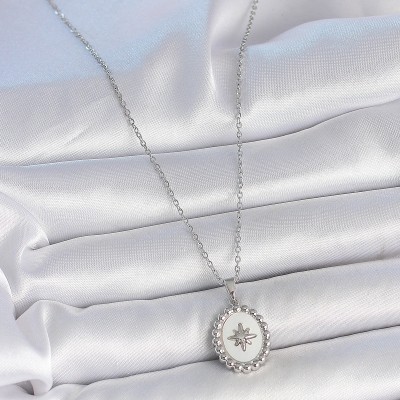 316L Çelik Gümüş Renk Zincir Beyaz Mineli Kutup Yıldız İşlemeli Madalyon Model Kadın Kolye