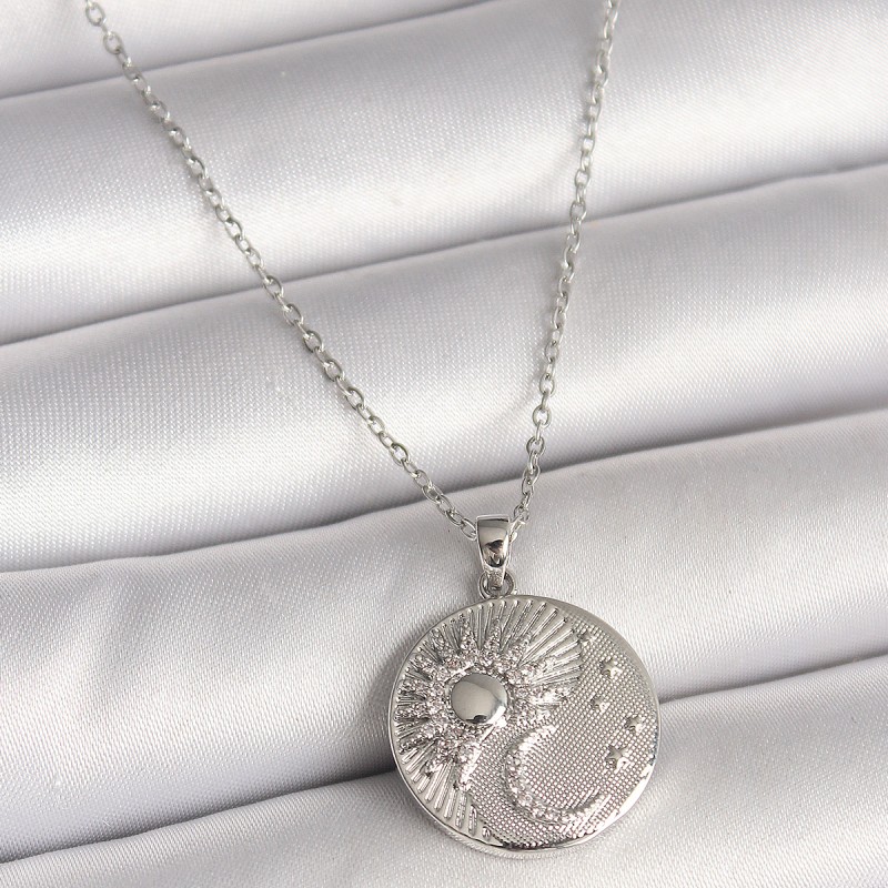 316L Çelik Gümüş Renk Zincir Zirkon Taşlı Ay Güneş İşlemeli Madalyon Model Kadın Kolye