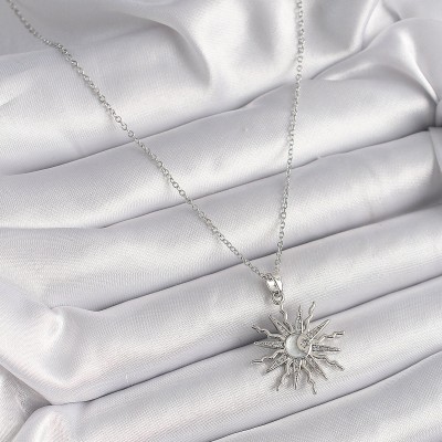 316L Çelik Gümüş Renk Zincir Zirkon Taşlı Güneş Model Sedefli Ay İşleme Detay Kadın Kolye