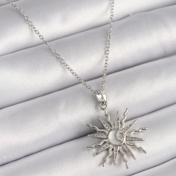 316L Çelik Gümüş Renk Zincir Zirkon Taşlı Güneş Model Sedefli Ay İşleme Detay Kadın Kolye