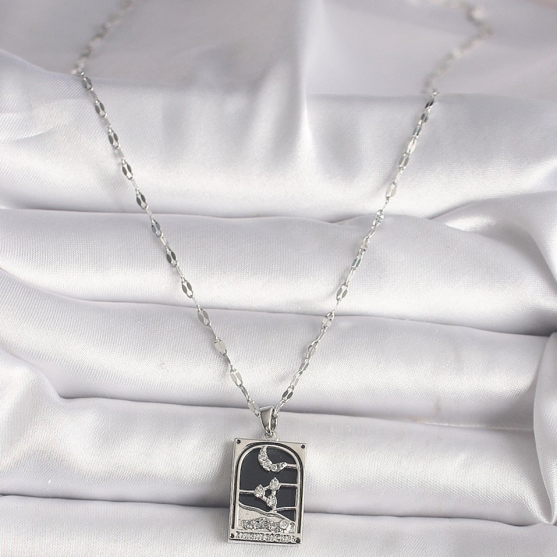 316L Çelik Gümüş Renk Zirkon Taşlı  Ay Figürlü Taror Model Kadın Kolye