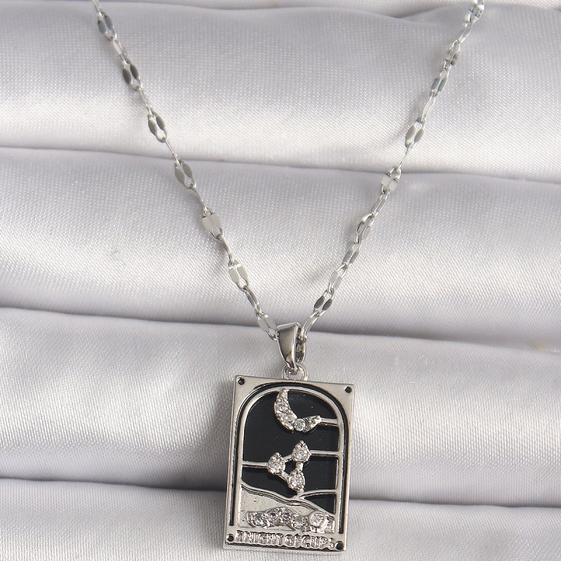 316L Çelik Gümüş Renk Zirkon Taşlı  Ay Figürlü Taror Model Kadın Kolye