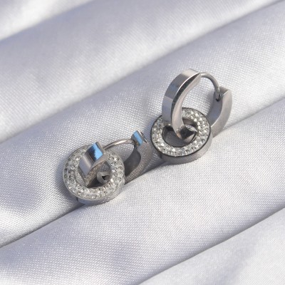 316L Çelik Gümüş Renk Zirkon Taşlı İç İçe Geçmeli Oval Küpe