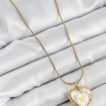 316L Çelik Zincir Beyaz Sanatsal Portre İnci Detaylı Papatya Figürlü Kalp Model Gold Renk Kadın Kolye