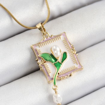 316L Çelik Zincir Beyaz Sanatsal Portre Sallantılı İnci Detaylı Lale Model Gold Renk Kadın Kolye