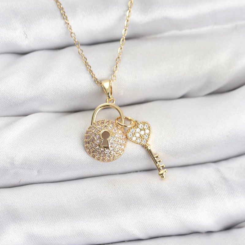 316L Çelik Zincir Gold Renk Kilit Anahtar Model Zirkon Taşlı Kadın Kolye