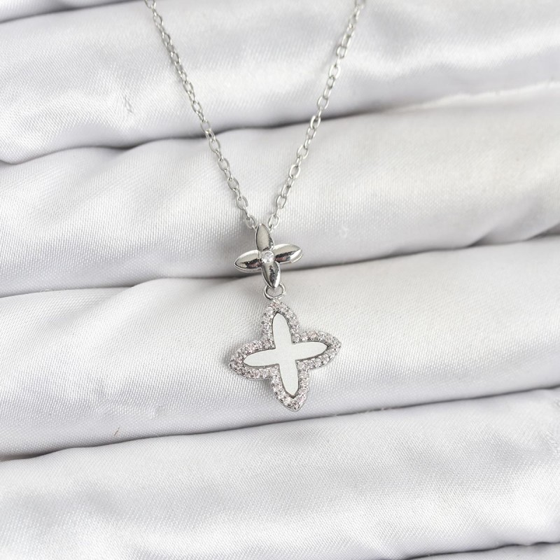 316L Çelik Zincir Gümüş Renk 4 Yapraklı Yonca Model Zirkon Taşlı Kadın Kolye