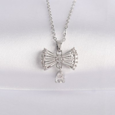 316L Çelik Zincir Gümüş Renk Zirkon Taşlı Kalp Detay Fiyonk Kolye