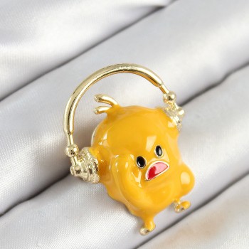 3D Kulaklıklı Sarı Civciv Figürlü Gold Renk Kadın Broş