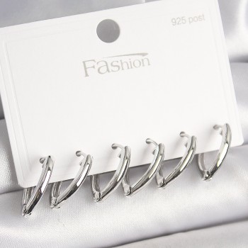 925 Ayar Gümüş Çivi Pirinç Gümüş Renk Üçgen Model Kadın Küpe Seti