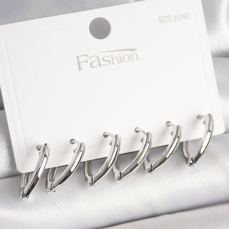 925 Ayar Gümüş Çivi Pirinç Gümüş Renk Üçgen Model Kadın Küpe Seti