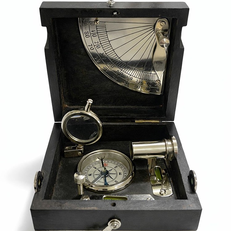 Ahşap Kutulu İşlemeli Pirinç Pusula Seti 