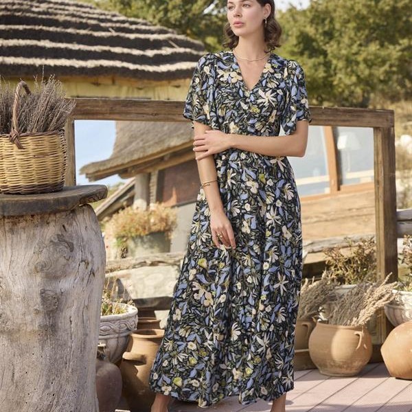 Arias Closet %100 Viskon Çiçek Ve Yaprak Desenli Önü Düğmeli Elbise