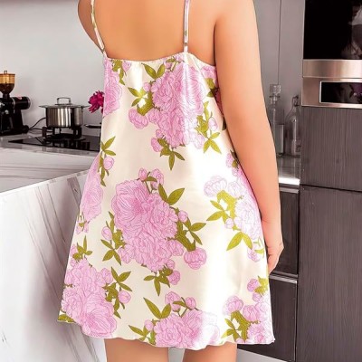 Arias Closet Büyük Beden Saten Çiçek Desenli Dantel İşlemeli Yırtmaçlı İnce Askılı Gecelik