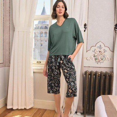 Arias Closet Çiçek Ve Yaprak Desenli V Yaka Büyük Beden Kapri Takımı