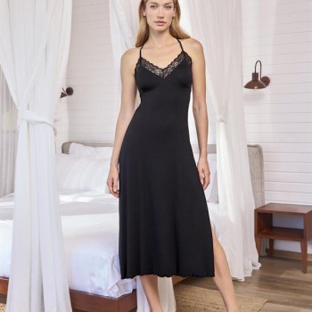 Arias Closet Dantelli Ve Dekolteli Yırtmaçlı Gecelik