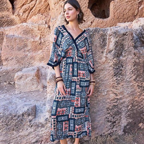 Arias Closet Etnik Desenli Kısa Kollu Yırtmaçlı Elbise