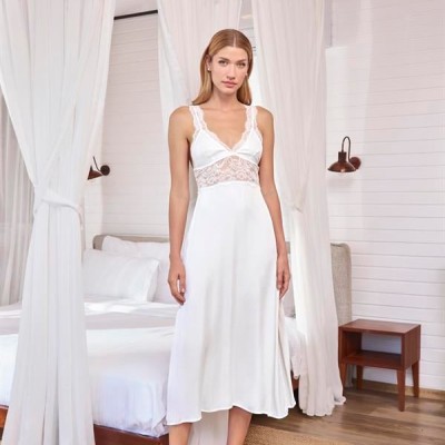 Arias Closet Göğüs Ve Sırt Dekolteli Dantelli Ve Yırtmaçlı Saten Gecelik