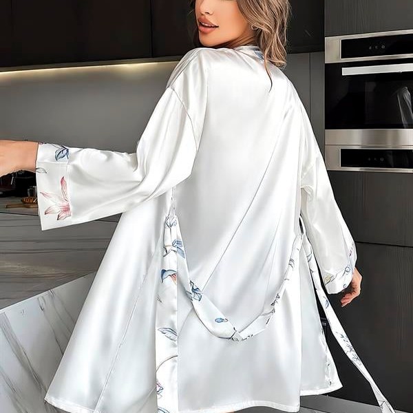 Arias Closet Özel Tasarım Çiçek Desenli Göğüs Dekolteli Sabahlıklı 2'Li Beyaz Saten Gecelik Takımı
