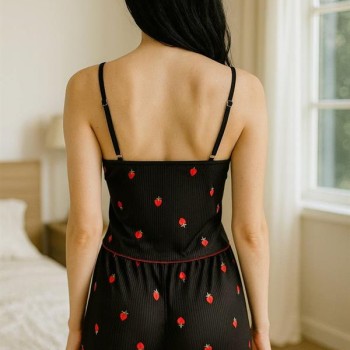 Arias Closet Siyah Üstüne Çilek Desenli Askılı Şortlu Pijama Takımı