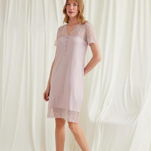 Arias Closet Yakası Kolu Omzu Ve Etek Ağzı Dantelli Önü Düğmeli Gecelik