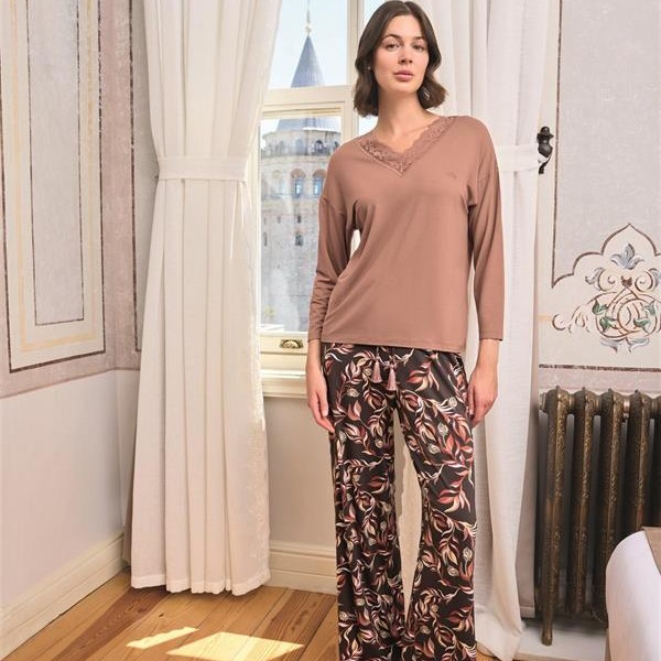 Arias Closet Yaprak Desenli Dantelli V Yaka Büyük Beden Pijama Takımı