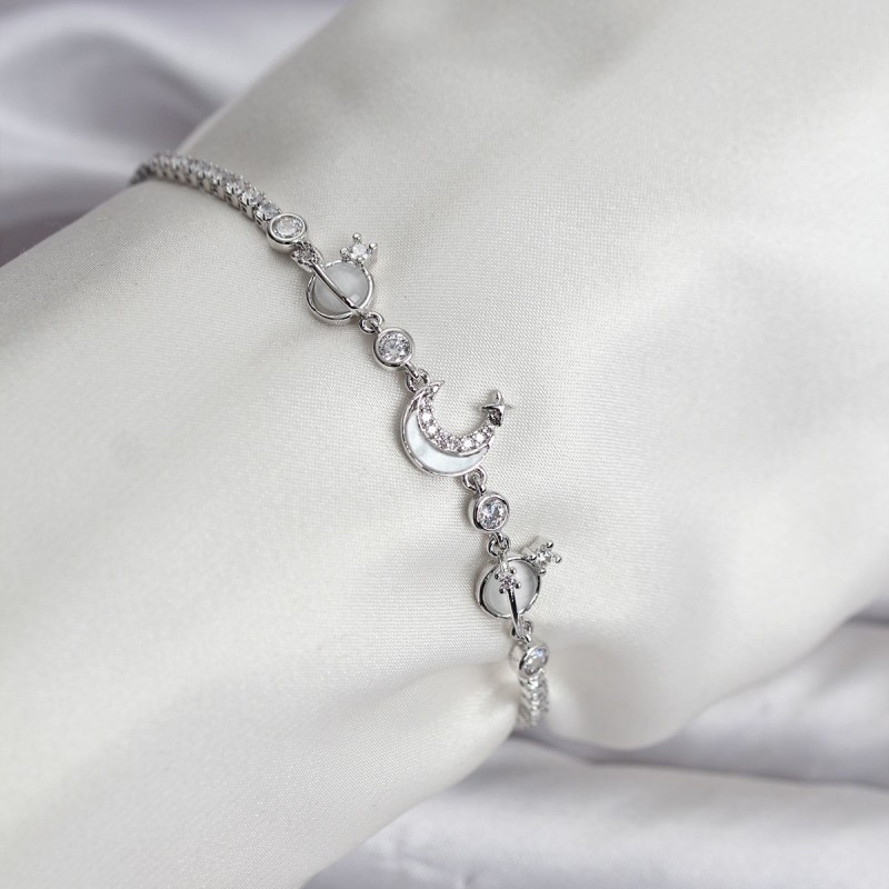 Charmlı Model Zirkon Taşlı Gümüş Renk Su Yolu Kadın Bileklik